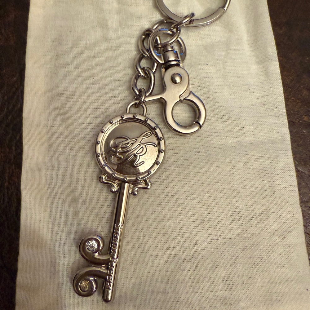 Sienna Ricchi Silver Key-Shaped Keychain - Picture 3 of 5